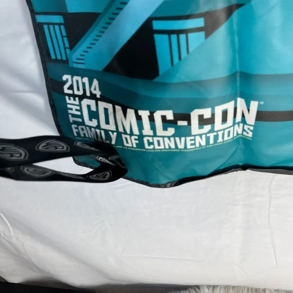 Warner Comic Con 75 Years Of Batman 2014‎ NWOT Retro Swag Bag